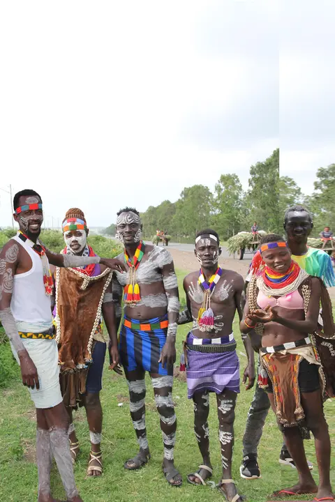 karan barishana warissan hikiban wadanka/የካራ ዎጣቶች በእባንጋዲ ጊዜ/ at Duncing time